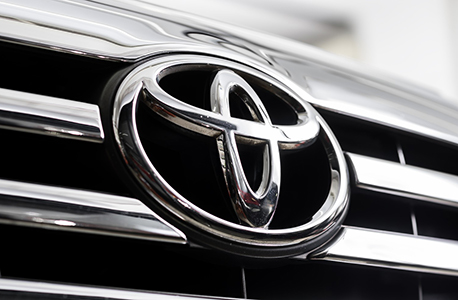 логотип Toyota