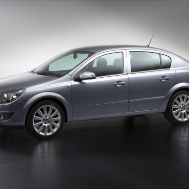 astra-family-sedan %2