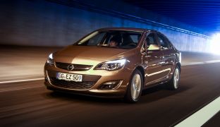 Opel Astra: седан