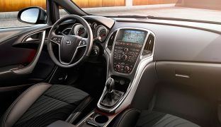 Opel Astra: седан