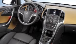 Opel Astra: седан