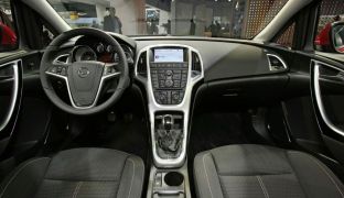 Opel Astra: седан