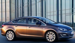 Opel Astra: седан
