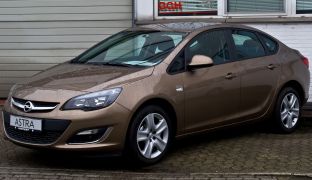 Opel Astra: седан