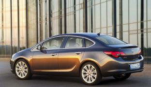 Opel Astra: седан