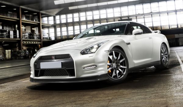 яNissan GT-R